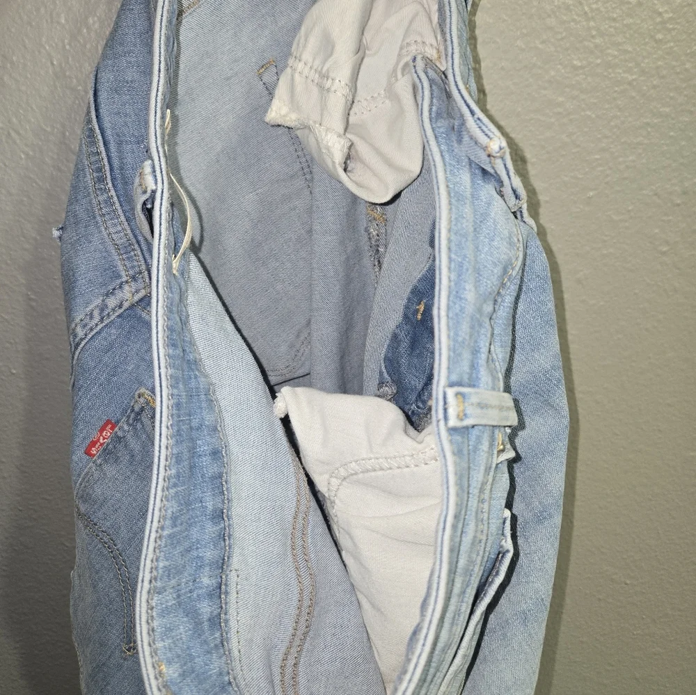 Levis Classic Mid Rise Skinny Lightwash Buttonfly Jeans Size 16